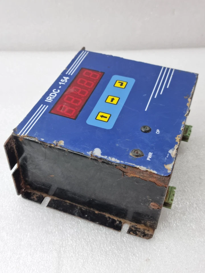 IRDC-154 DIGITAL INDUSTRIAL CONTROLLER PANEL METER 230V w/RELAY OUTPUT *UNTESTED